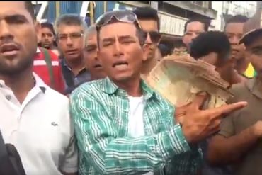 ¡ESTO NO SE AGUANTA! Venezolanos molestos (por no decir otra palabra) se las cantan a Maduro por falta de efectivo (+Video)