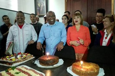 ¡Y EL PUEBLO SIN COMIDA! Con tres tortas y full pasapalos Aristóbulo celebró su cumpleaños