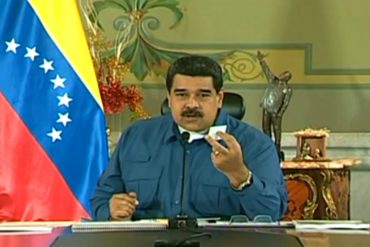 ¡AL ESTILO CUBANO! Maduro mostró el «carnet de la Patria» (Nuevo mecanismo para racionar)