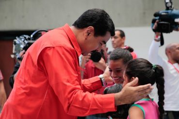 ¡QUÉ DESCARO! Maduro: Ya tenemos los juguetes para nuestro niños, le salió refuerzo al Niño Jesús