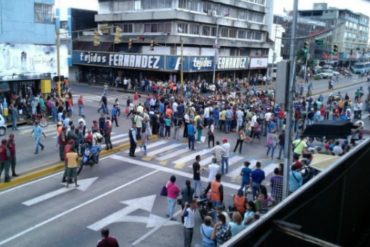 ¡REINA EL CAOS! Maturín se prende en protestas y saqueos por falta de efectivo