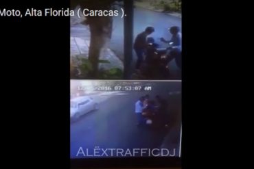 ¡INCREÍBLE! Así le robaron la moto en la Alta Florida: En segundos y a plena luz del día (+Video)