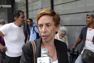 ¡TE LO CONTAMOS! Esta señora con cáncer se las cantó a Maduro desde una cola para canje de billetes