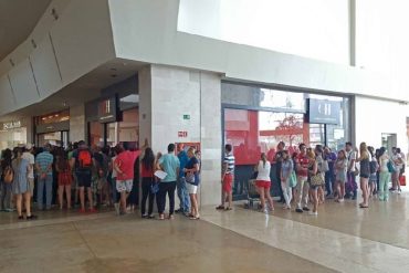 ¡ENTÉRATE! Reportan colas en tienda de Carolina Herrera en Margarita: hay descuento del 70% (+Fotos)