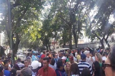 ¡TENSIÓN! Lanzaron artefacto explosivo a seguidores de Capriles en cercanías de la Contraloría (+Video)