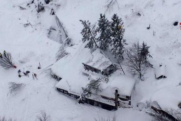 ¡FATAL! Varios muertos en hotel de Italia por avalancha tras terremotos: «Ayuda, ayuda», escribieron