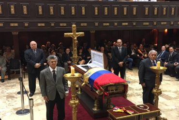 ¡MERECIDO HOMENAJE! Rinden honores a Octavio Lepage en la Asamblea Nacional (+Fotos)