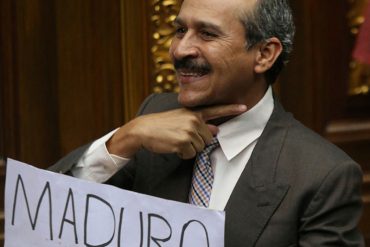 ¡BUENÍSIMO! El cartel y seña del diputado Luis Silva en la AN que no gustará a Nicolás: “Tás’ raspao’”