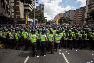 ¡FUERTE Y CLARO! El contundente grito de manifestantes a la PNB: «Nos roban y nos matan y ustedes no hacen nada»