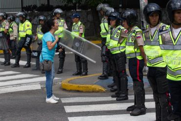 ¡CLARITAS Y RESTEADAS! El mensaje de estas madres venezolanas a las mujeres del piquete de la PNB