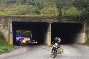 ¡MACABRO! Hallaron un cadáver maniatado en la salida de Parque Caiza