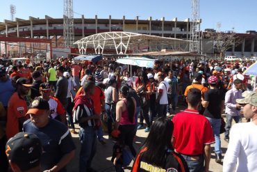 ¡SI ASÍ PROTESTARAN!… Venta de entradas para la final de la LVBP en el Zulia terminó en trifulca (+Videos)