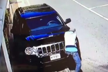 ¡HAMPA DESBORDADA! Así se roban la batería de una camioneta en menos de un minuto (+Video)