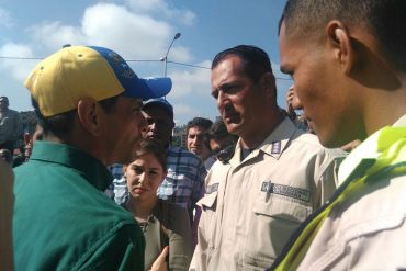 ¡CON TODO! Así se las cantó Capriles a funcionarios de la PNB en la tranca de este martes