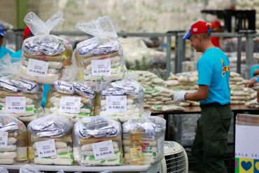 ¡ROBANDO AL PUEBLO! Vendieron con sobreprecio bolsas de los CLAP en el sector El Parque de Guarenas