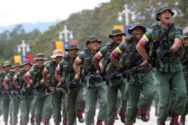 ¡UPS! Lo que se les chispoteó a los militares en plena cadena nacional (+Video)