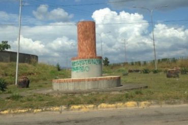 ¡LO ÚLTIMO! Volvieron a derribar la estatua del Che Guevara en Cojedes