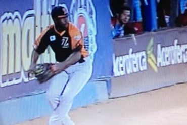 ¡SALVAJADA! A José Pirela lo agredieron con hielo en plena jugada durante la final (+Video)