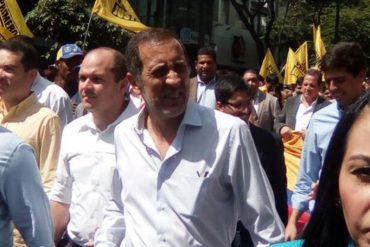 ¡NO SE SALVA NADIE! Robaron al diputado José Guerra en plena marcha opositora