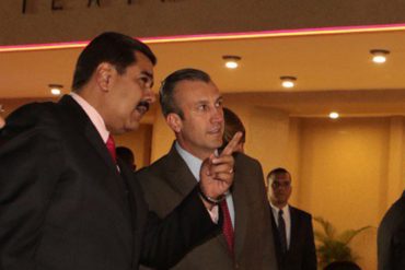 ¡IMPERDIBLE! El polémico estrechón de manos y la mirada «suspicaz» de Maduro a El Aissami (+Foto)