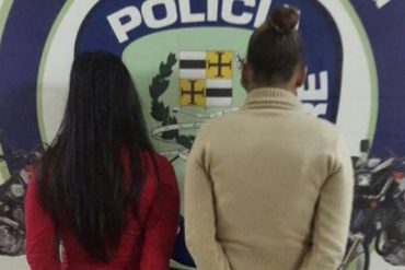 ¡DELINCUENTES! Polisucre detuvo a 2 mujeres cuando intentaban robar en la salida del Metro de Los Cortijos