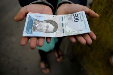¡HIPERINFLACIÓN! Venezolanos venden dinero por transferencias al triple de su valor