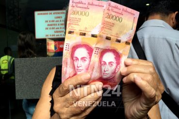 ¡EL BOLÍVAR QUEDÓ DE PAPELILLO! Un billete de Bs. 20.000 equivale a solo 1 dólar en el mercado paralelo