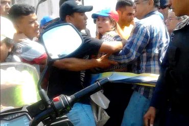 ¡ENTÉRESE! Agredieron a diputada María Martínez al intentar desplegar pancarta en el CNE en Guanare