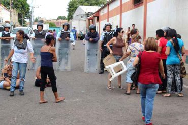 ¡NO SE LA CALARON! Querían llevarse productos básicos para los Clap y se armó una “trifulca” en Zulia