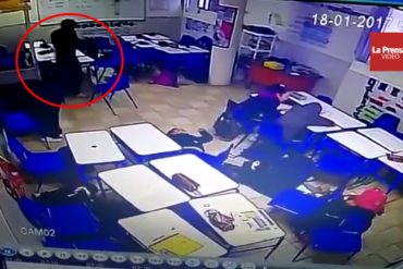 ¡VIDEO FUERTE! El momento exacto en que un alumno le dispara a su maestra y compañeros