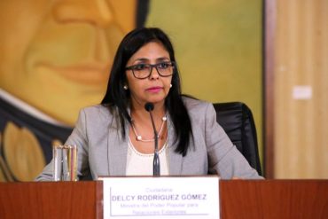 ¡DESQUICIADA! Delcy Acusa a EEUU de “financiar y dar apoyo logístico” a grupos violentos en Venezuela