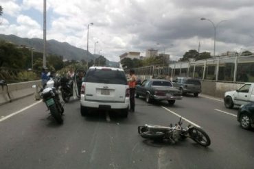 ¡LO ÚLTIMO! Un hampón abatido en la Francisco Fajardo tras enfrentamiento entre policías y delincuentes