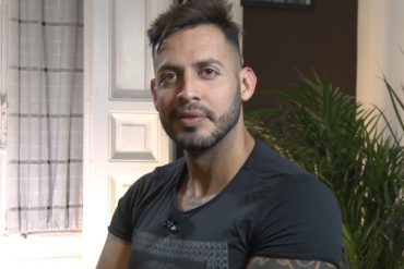 ¡HUYENDO DE LA CRISIS!  Este abogado venezolano se fue del país a probar suerte en el cine porno gay (+Fotos)