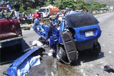 ¡LAMENTABLE! Un muerto y un herido tras aparatoso accidente en la Autopista Francisco Fajardo