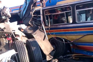 ¡IMPACTANTE! Una turba se vuelve contra el ataúd del busetero de Guigue