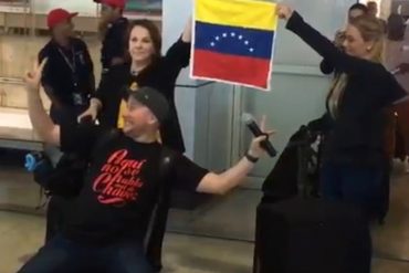 ¡PERO HIZO EL RIDÍCULO! Presentador de VTV intentó sabotear a Lilian Tintori a su llegada a Maiquetía (+Video)