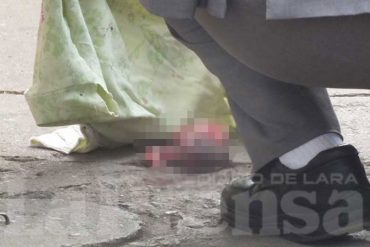 ¡ATROZ! En Lara hallaron un feto cuando era devorado por unos perros