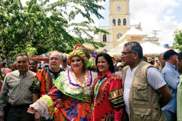 ¡SOCIALISMO PURO! Sigue el despilfarro. Gobernador de Bolívar y su esposa tienen más de un costoso disfraz  (+Fotos)