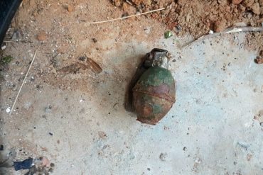 ¡MUY FUERTE! Dos niños muertos y una herida tras detonar un explosivo mientras jugaban en el patio de su casa en Barquisimeto