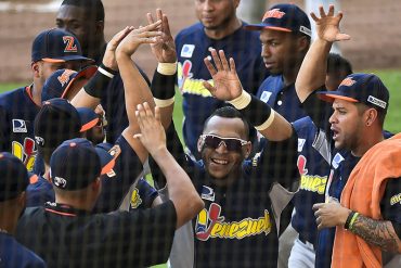 ¡LLEGARON CON TODO! Venezuela pica adelante y se lleva el primer juego de la Serie ante Puerto Rico