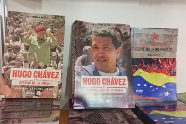 ¡OBSESIONADOS! Venezuela ofrece libros sobre Chávez en Feria Internacional de La Habana (+Fotos)
