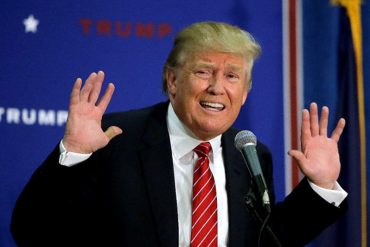 ¡EL COLMO! Trump analiza exigir las contraseñas de las redes sociales a los solicitantes de visas