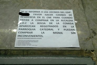 ¡MISERABLES! Los obligan a cambiarse de centro de votación para entregarles las bolsas de los CLAP