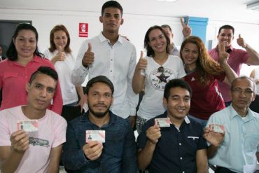 ¡GRACIAS, HERMANOS! Perú entrega primeros permisos temporales de permanencia a venezolanos