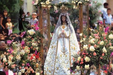 ¡INESPERADO! “Ella misma se retrató”: venezolana prendió una vela a la Virgen del Valle y esto fue lo que ocurrió (+Foto)