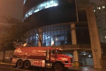 ¡PRIVILEGIO DE UNIFORME! Vea para qué usan los camiones de bomberos en Caracas