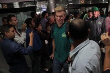 ¡COMO ESTRELLAS! Así recibieron al Chapecoense en Maracaibo para su primer partido luego de la tragedia