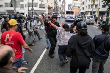 ¡ÚLTIMA HORA! Colectivos agreden a la diputada Dinorah Figuera en Parque Carabobo (+Fotos)