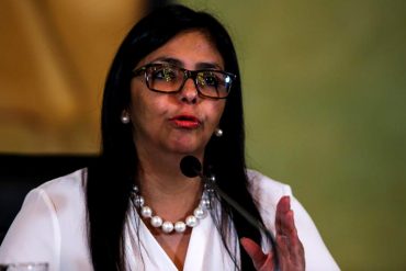 ¡LE PICÓ! Delcy Eloína considera una “estocada por la espalda” posición de Santos sobre Constituyente