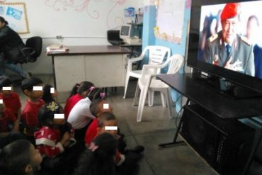 ¡SIGUEN CON LA IDOLATRÍA! A niños de preescolar también los obligaron a ver películas de Chávez
